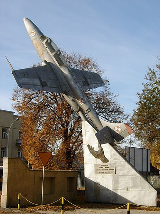 Illustration for article titled The Many Monuments To Russia's Beloved MiG